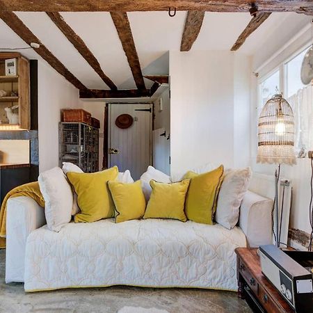 The Dairy, One Bedroom Cottage In A 15Th Century Farmhouse Parham Экстерьер фото