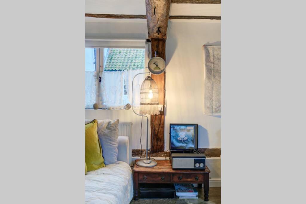 The Dairy, One Bedroom Cottage In A 15Th Century Farmhouse Parham Экстерьер фото