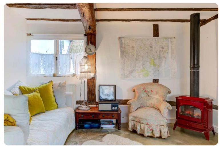 The Dairy, One Bedroom Cottage In A 15Th Century Farmhouse Parham Экстерьер фото